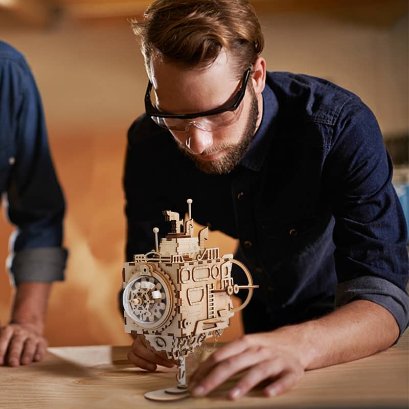 Robotime Rotatable Wooden DIY Steampunk Robot