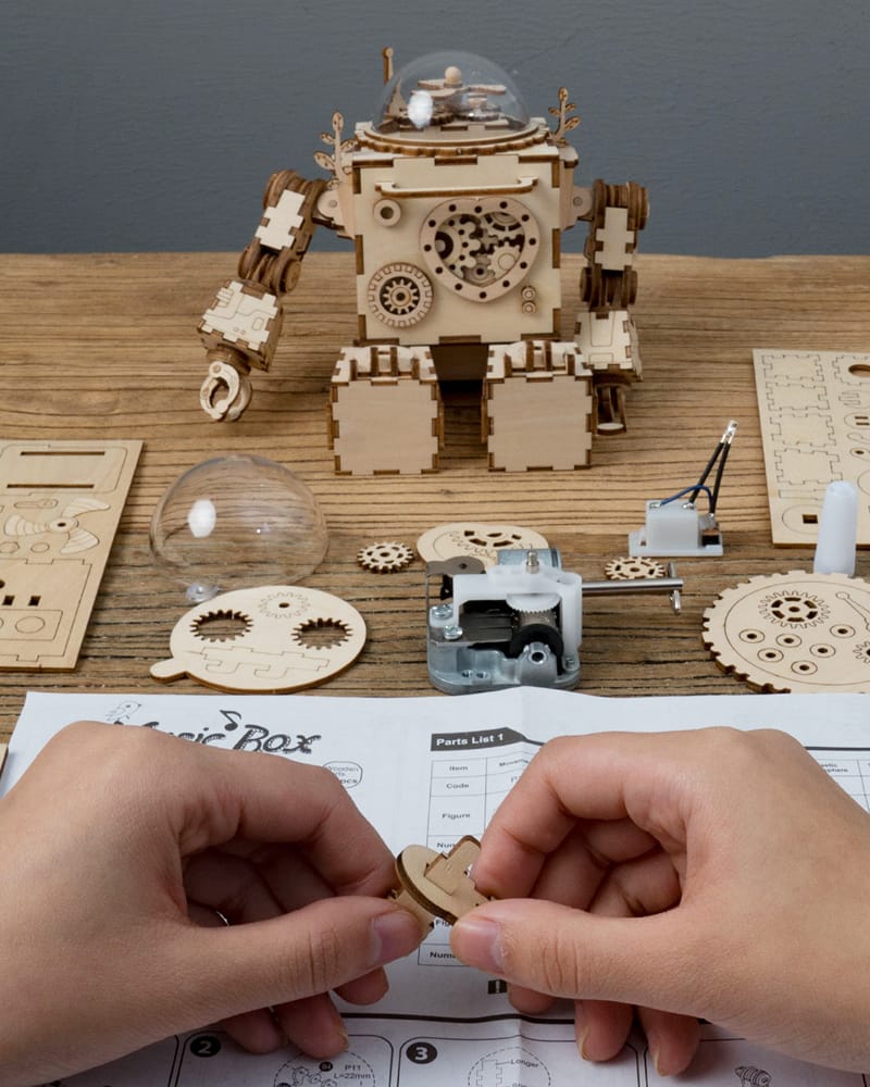 Robotime Rotatable Wooden DIY Steampunk Robot